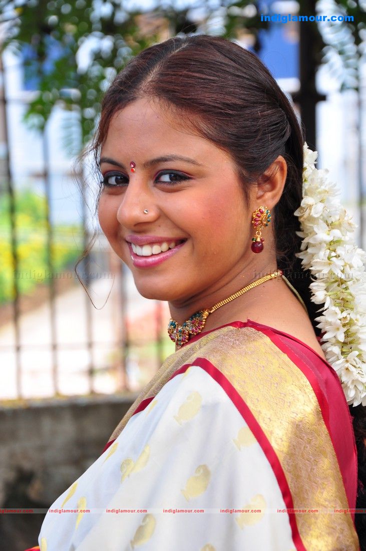 Sunakshi Actress hd photo