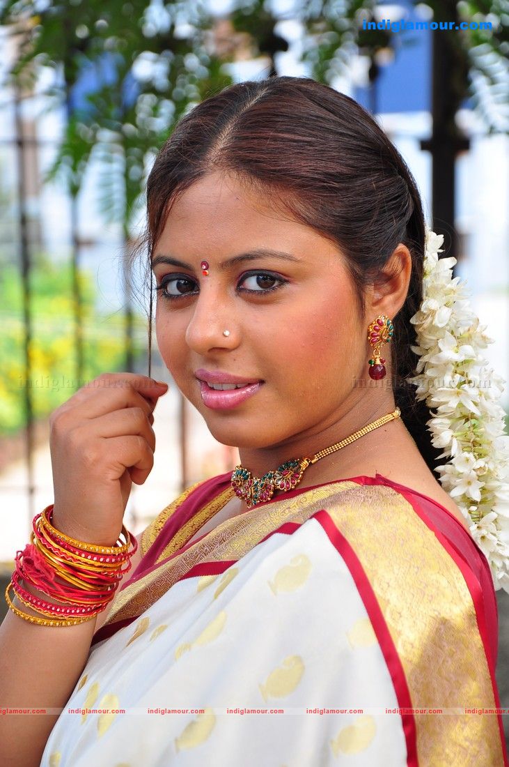 Sunakshi Actress hd photo