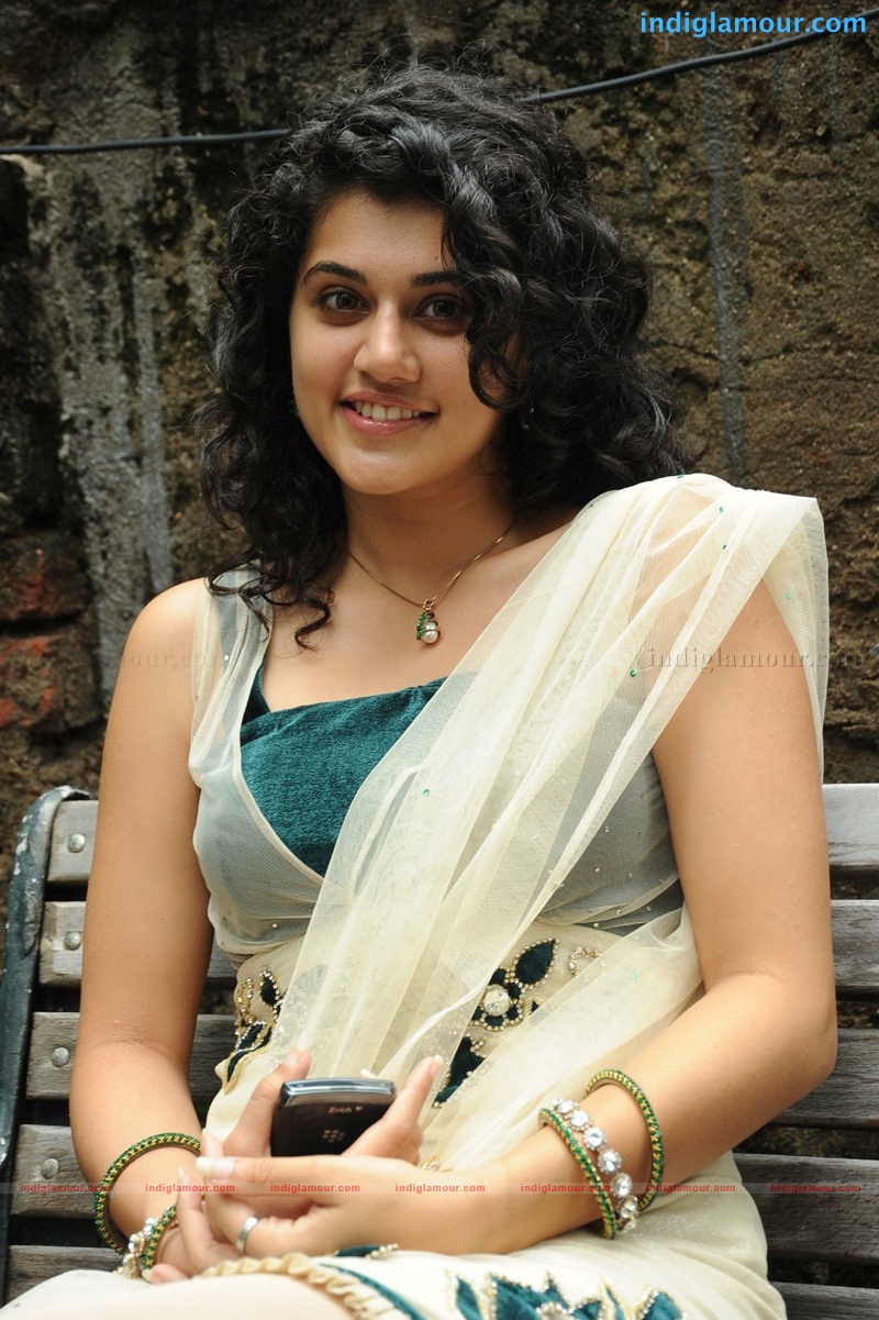 Tapsee Actress hd photo
