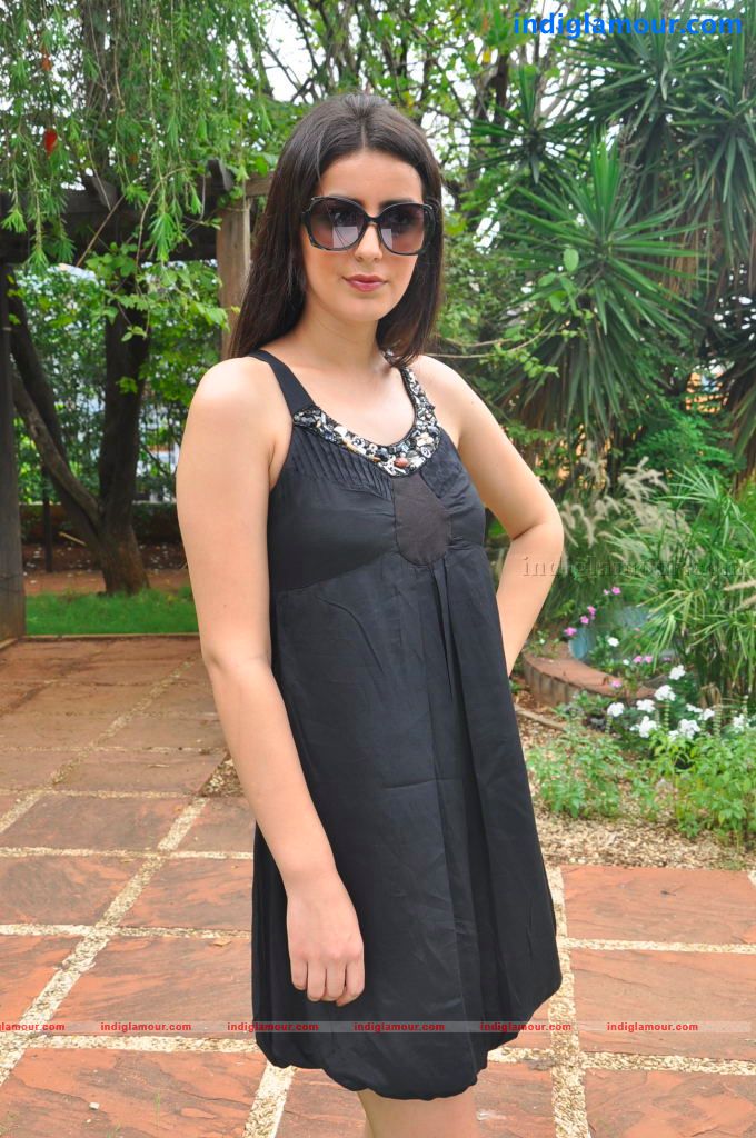 Anukei Actress hd photo