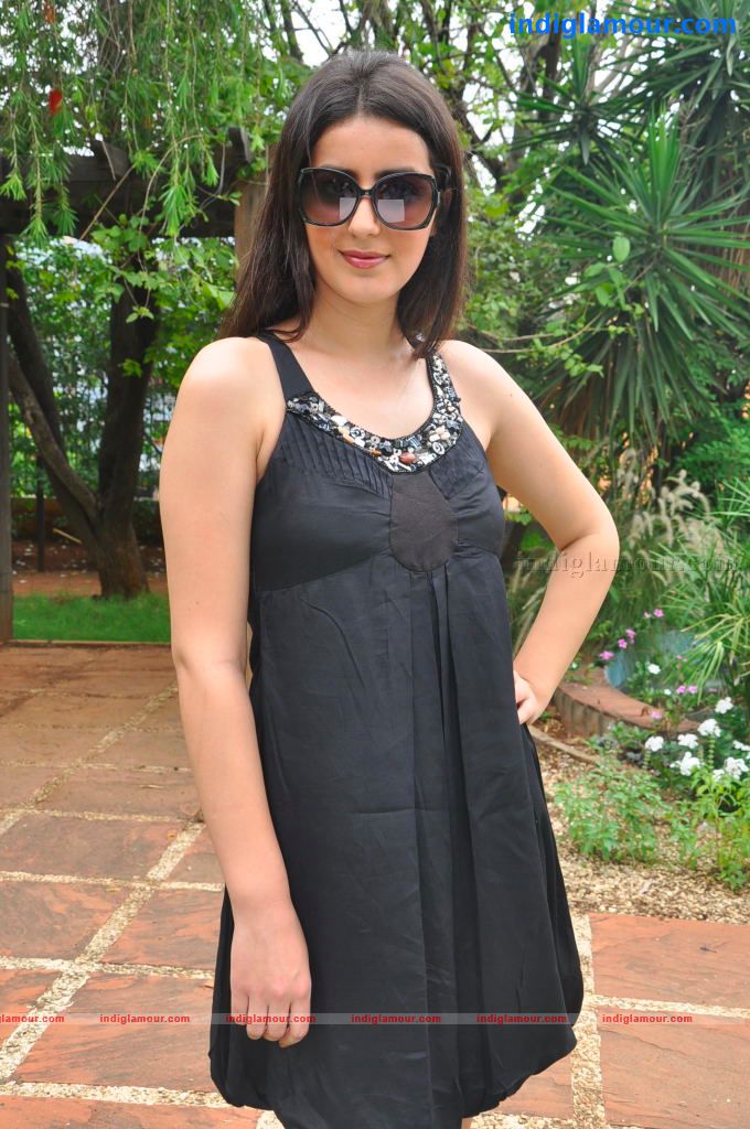 Anukei Actress hd photo