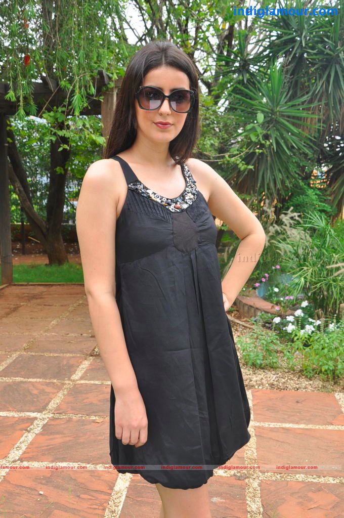 Anukei Actress hd photo