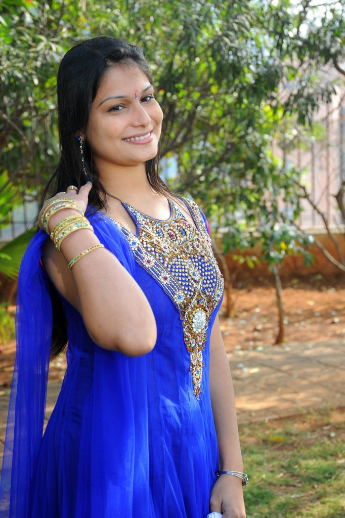 Mnakshi Dixit Actress hd photo