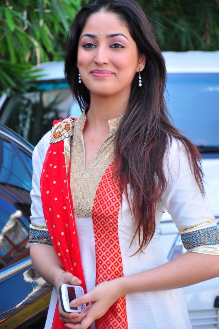 Yani Gautam Actress hd photo