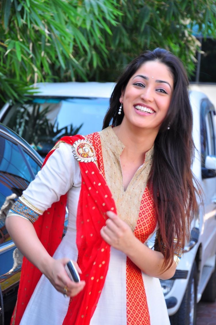 Yani Gautam Actress hd photo