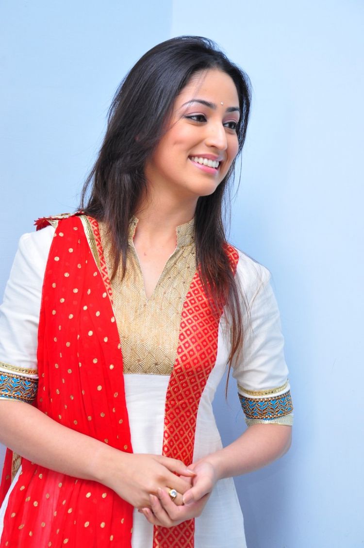 Yani Gautam Actress hd photo