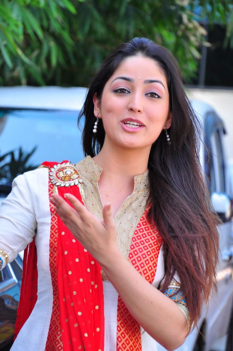 Yani Gautam Actress hd photo