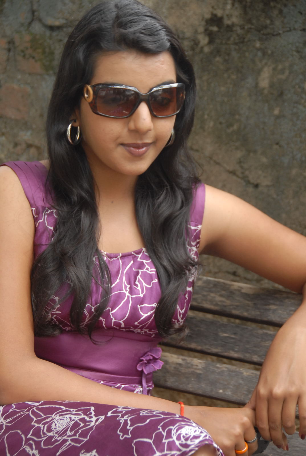 Divya Nagesh Actress hd photo