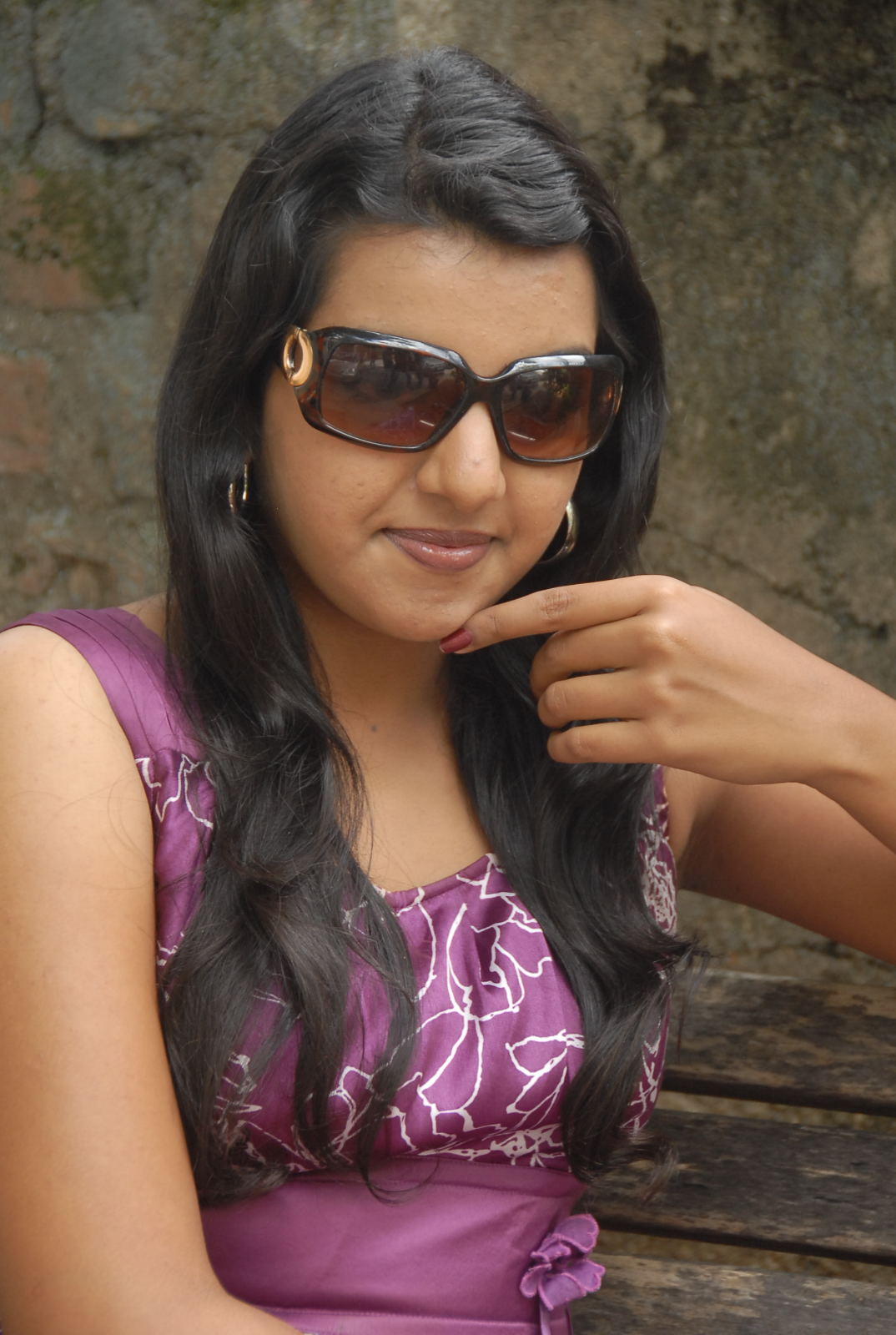 Divya Nagesh Actress hd photo