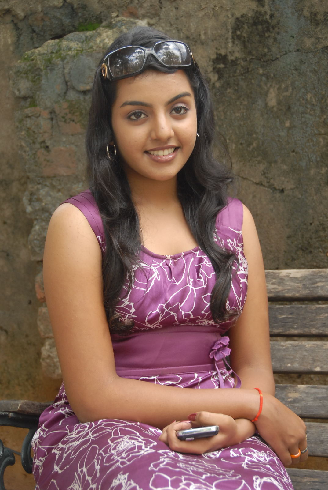 Divya Nagesh Actress hd photo