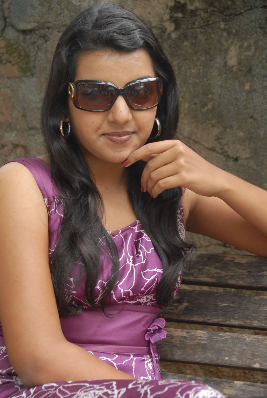 Divya Nagesh Actress hd photo
