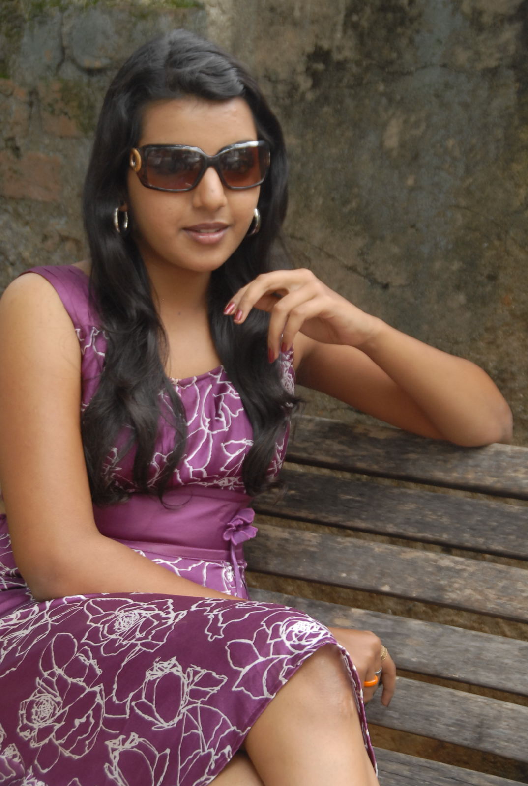 Divya Nagesh Actress hd photo