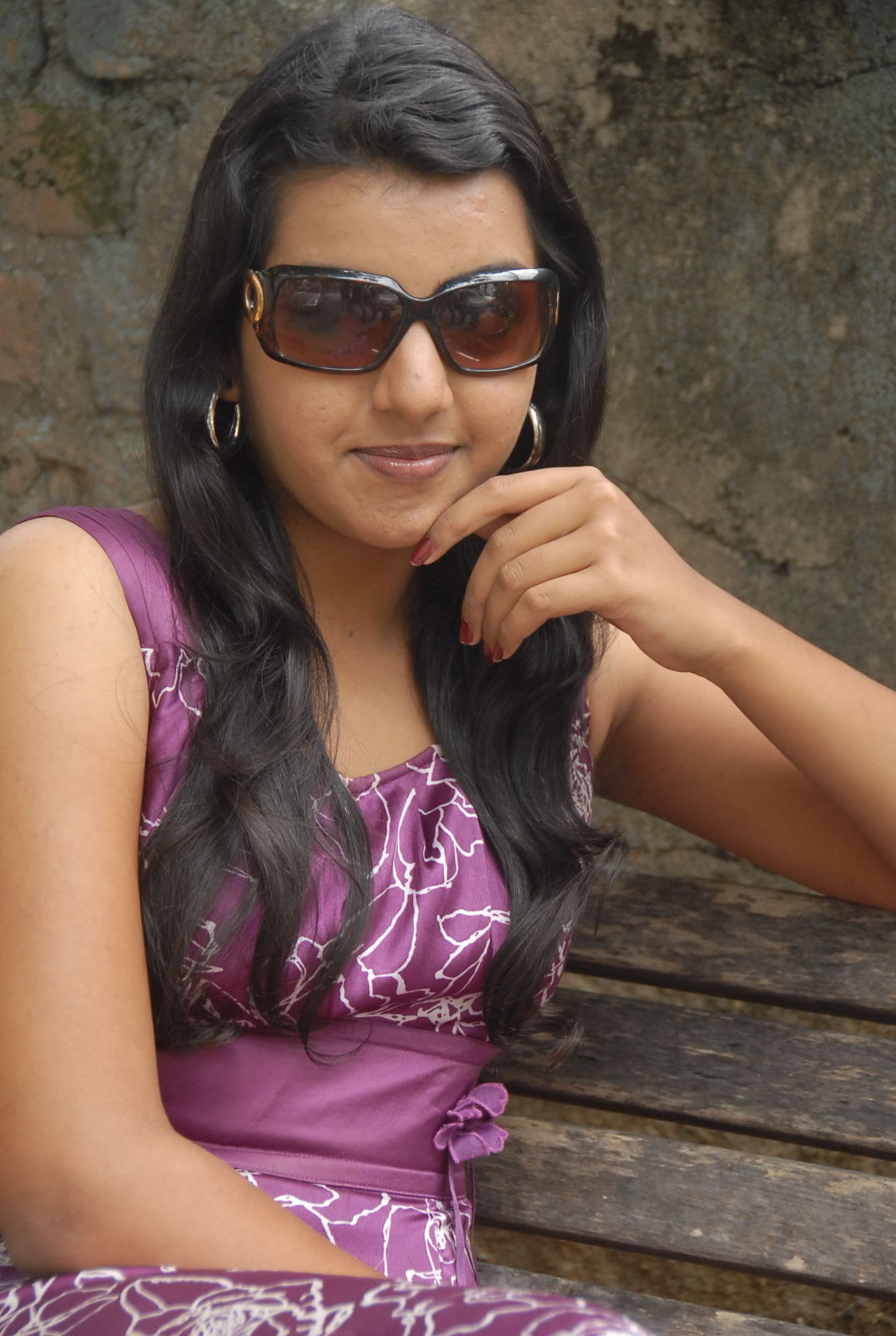 Divya Nagesh Actress hd photo