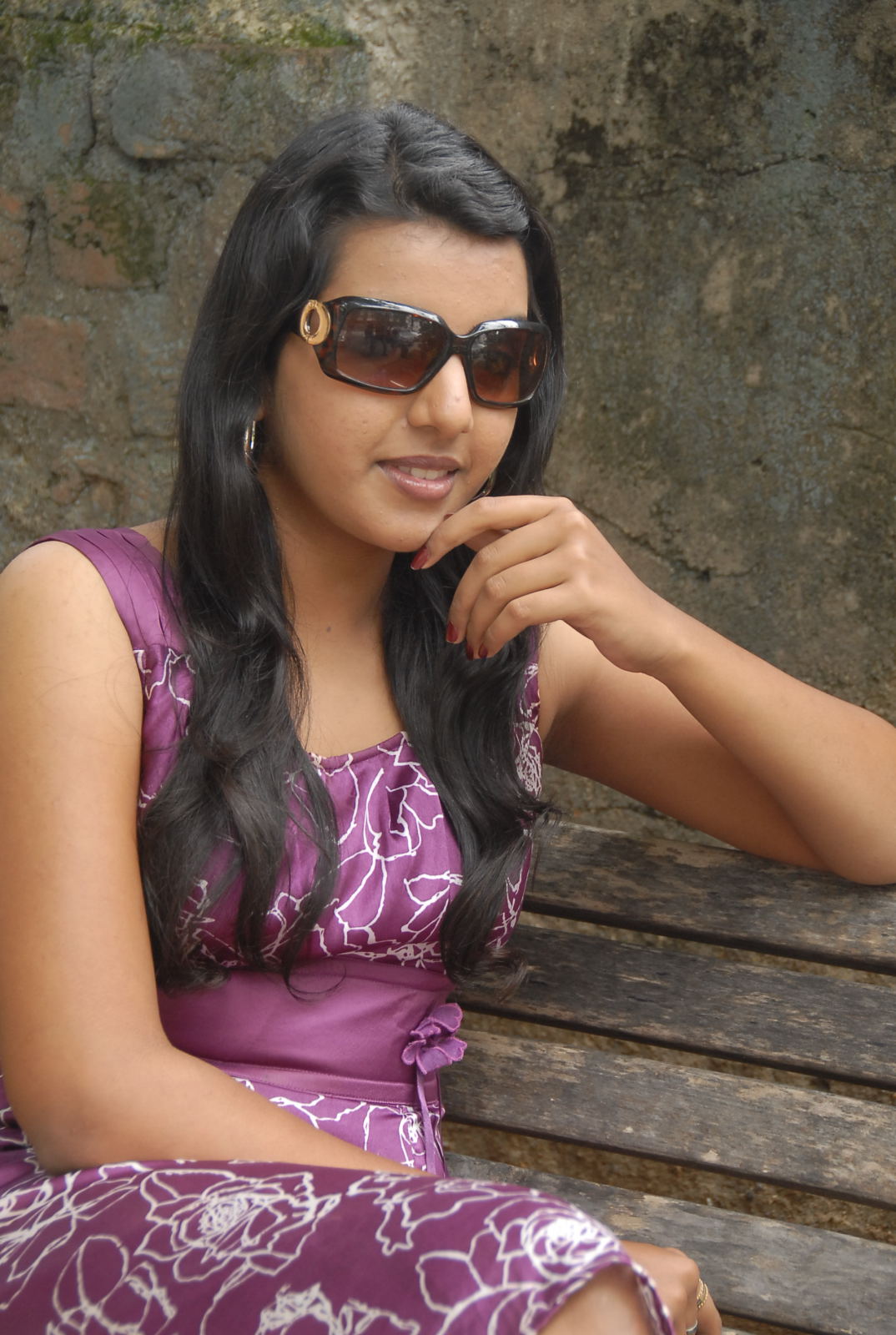 Divya Nagesh Actress hd photo
