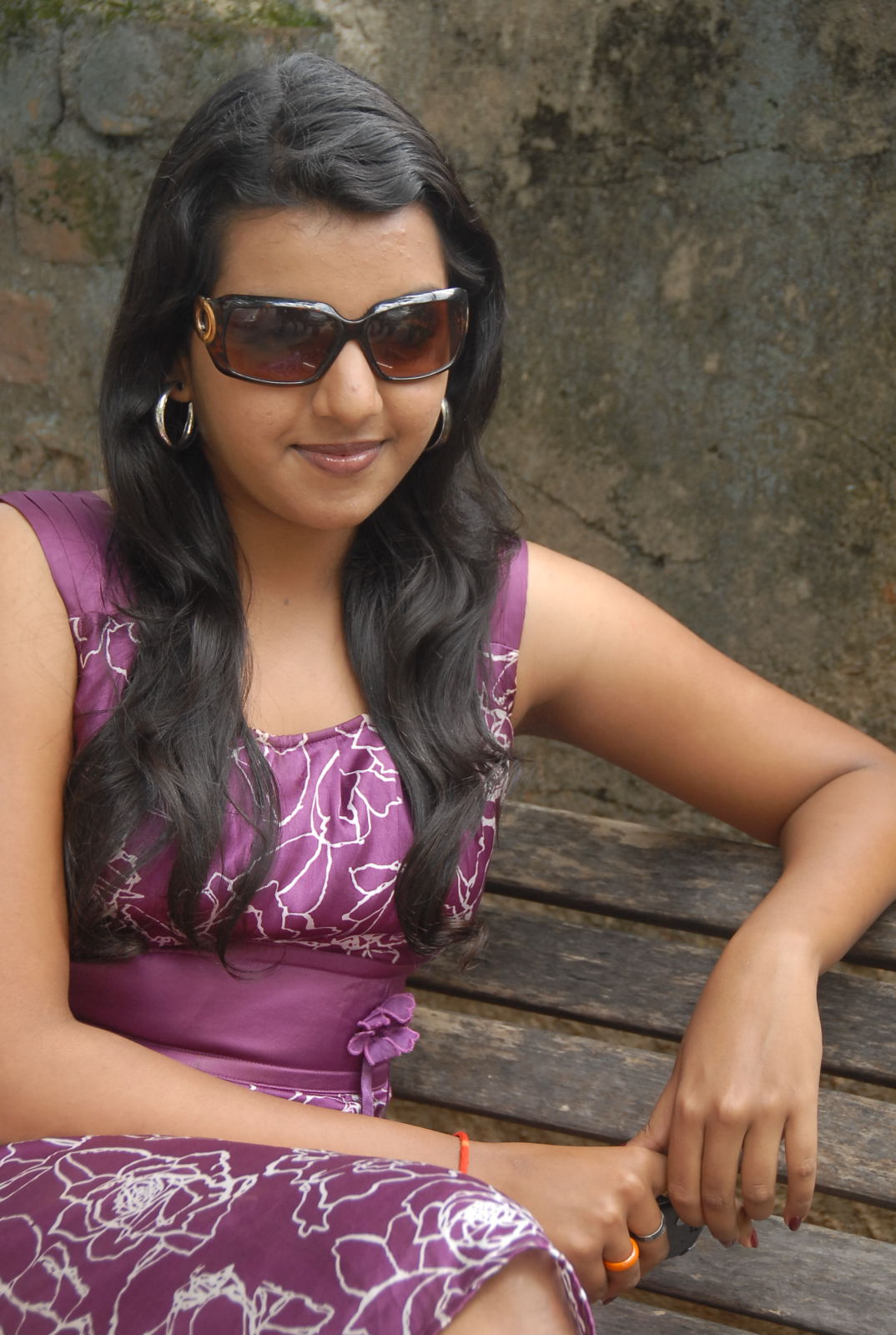 Divya Nagesh Actress hd photo