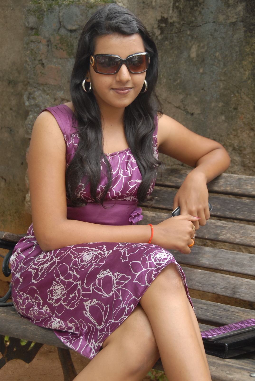 Divya Nagesh Actress hd photo