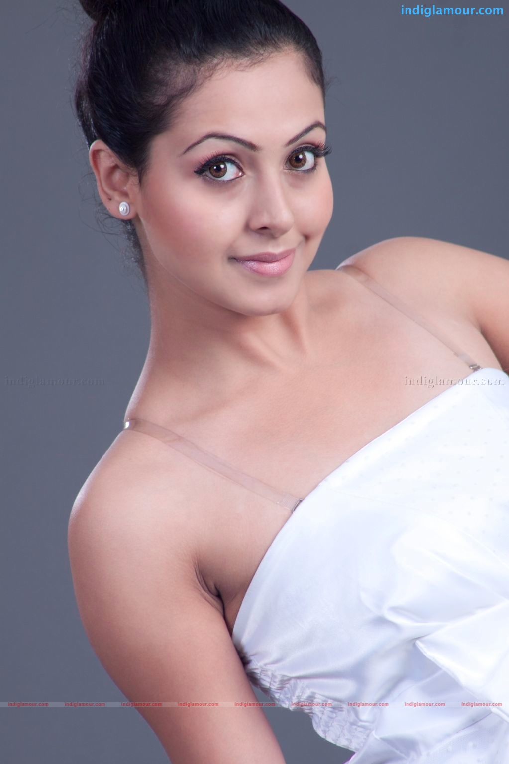 Neelam Gouhrani Actress hd photo