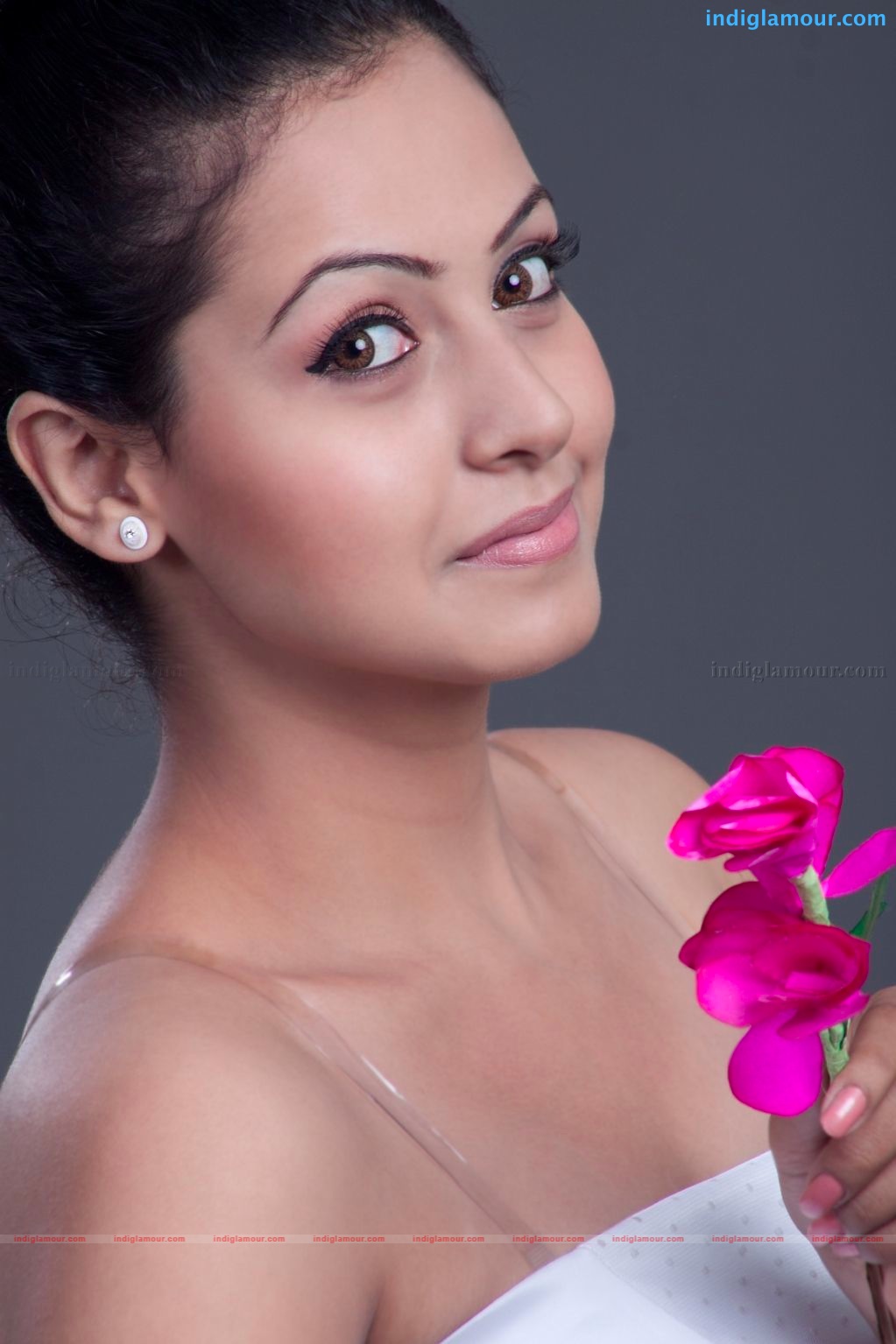 Neelam Gouhrani Actress hd photo