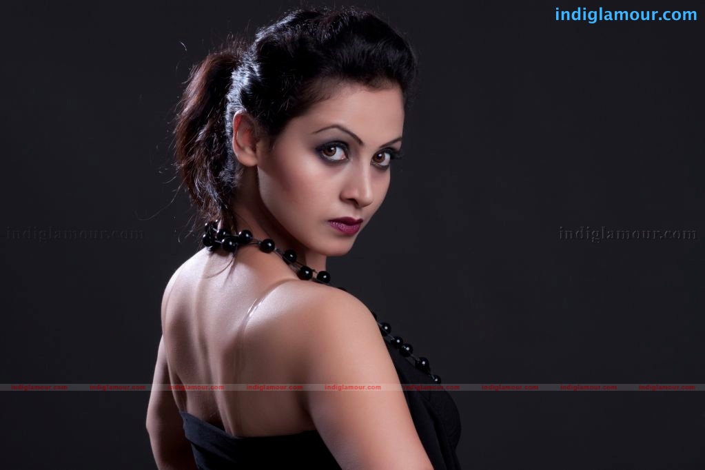 Neelam Gouhrani Actress hd photo
