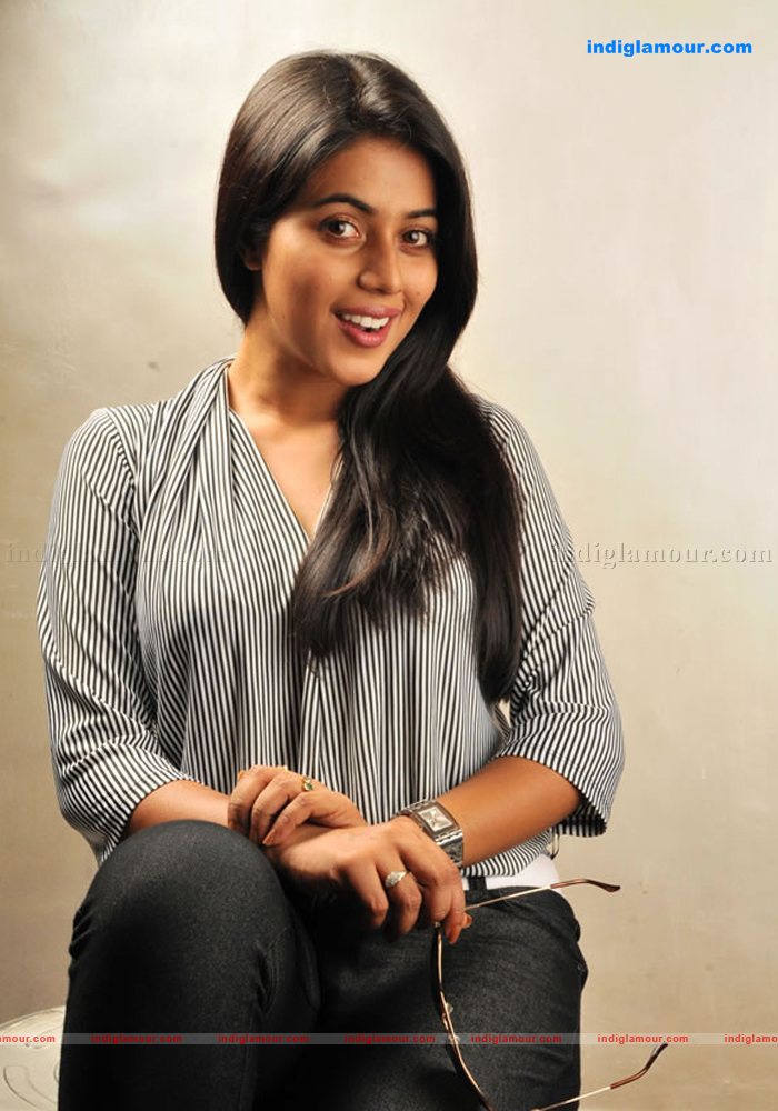 Poorna Actress hd photo