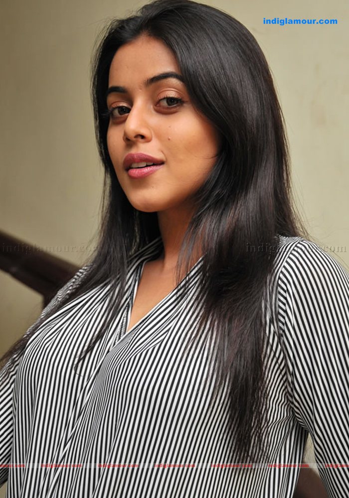 Poorna Actress hd photo