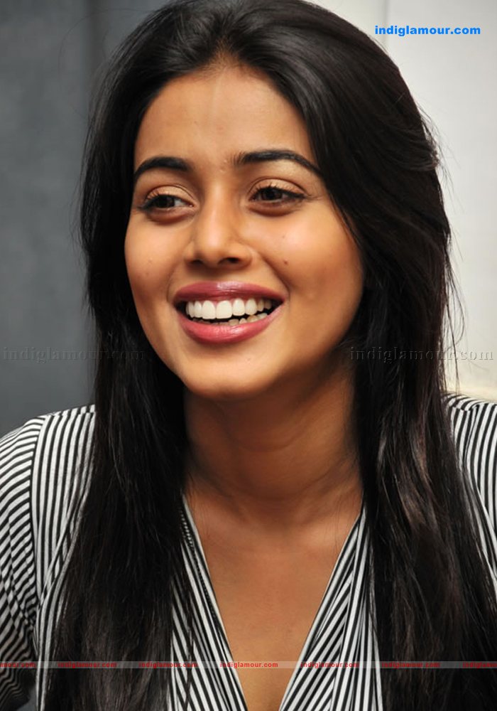 Poorna Actress hd photo