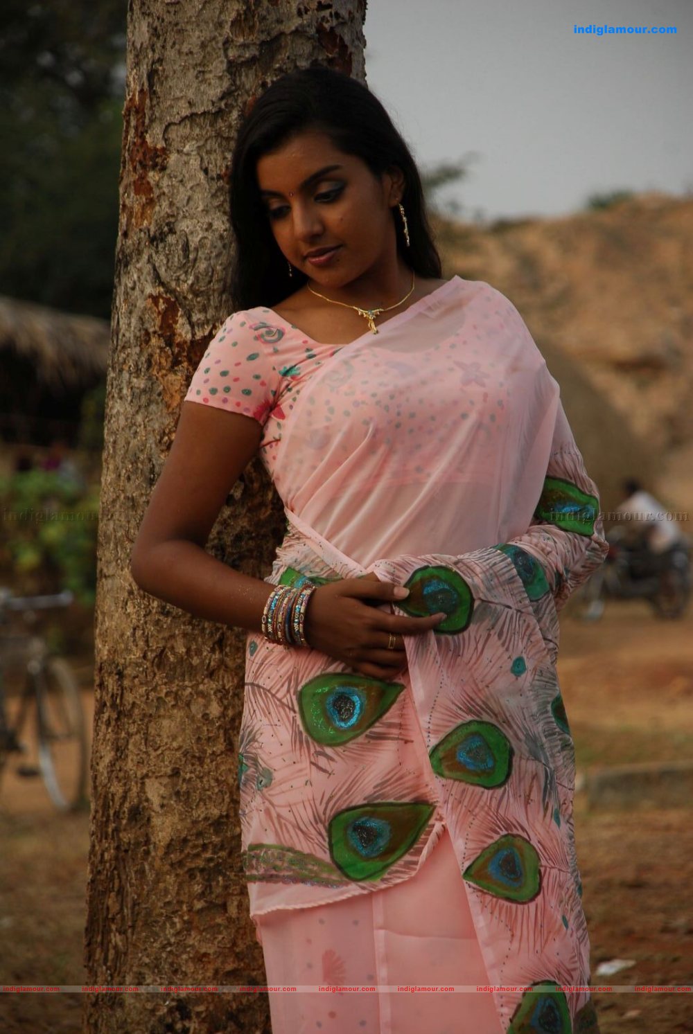 Divya Nagesh Actress hd photo