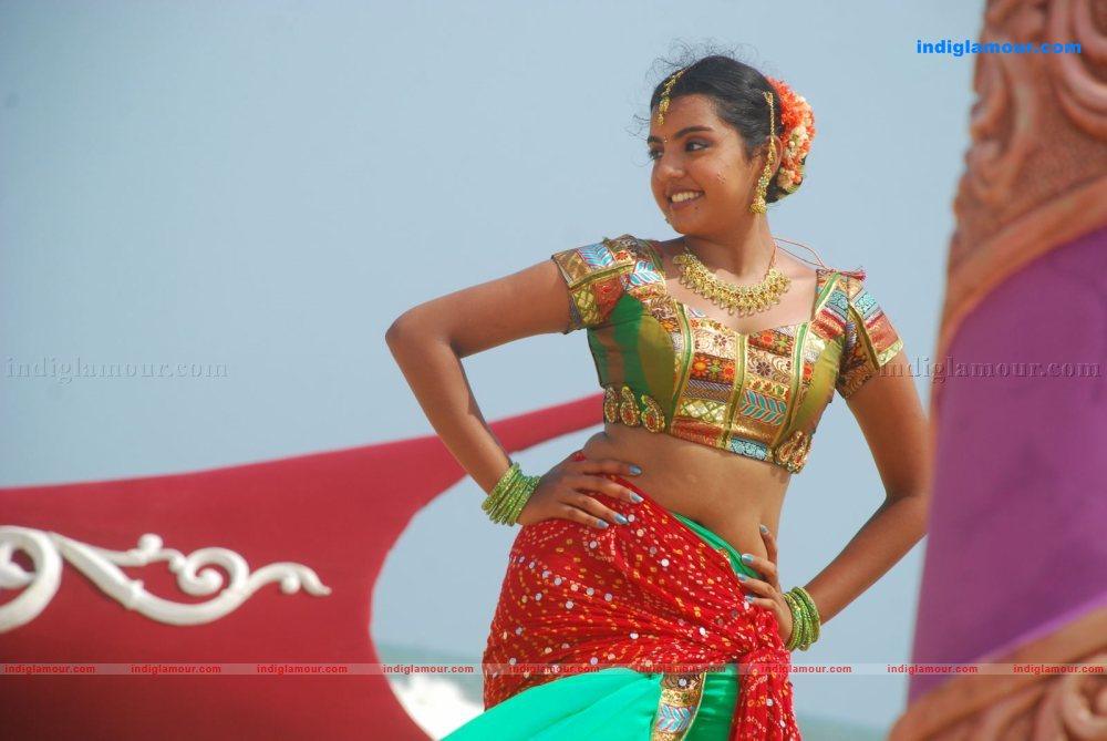 Divya Nagesh Actress hd photo
