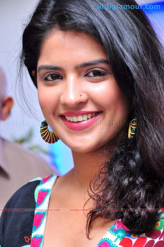 Deeksha Seth Actress hd photo