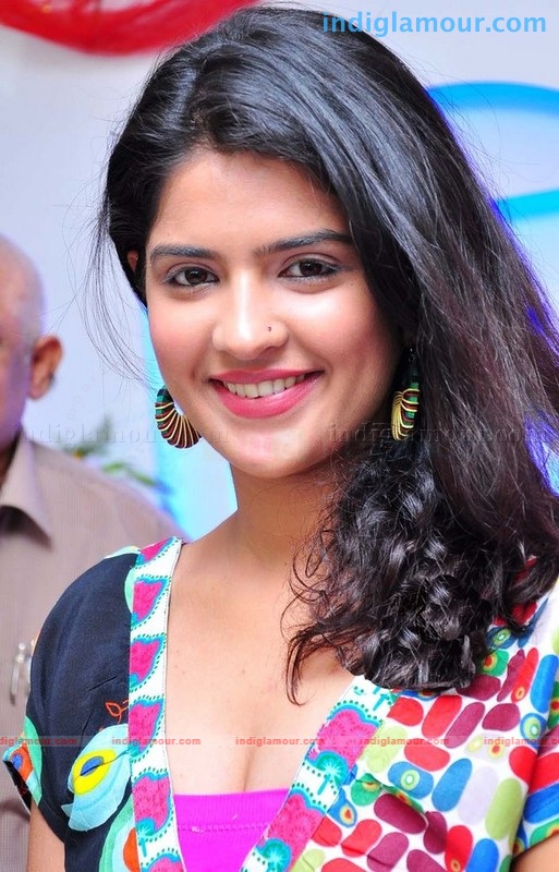 Deeksha Seth Actress hd photo