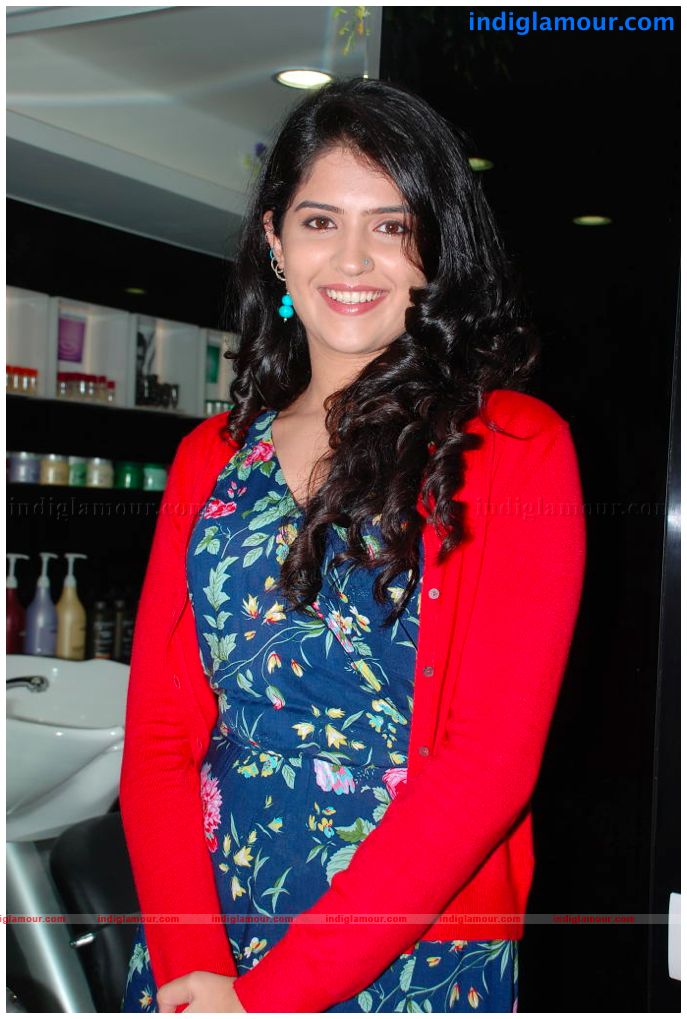 Deeksha Seth Actress hd photo