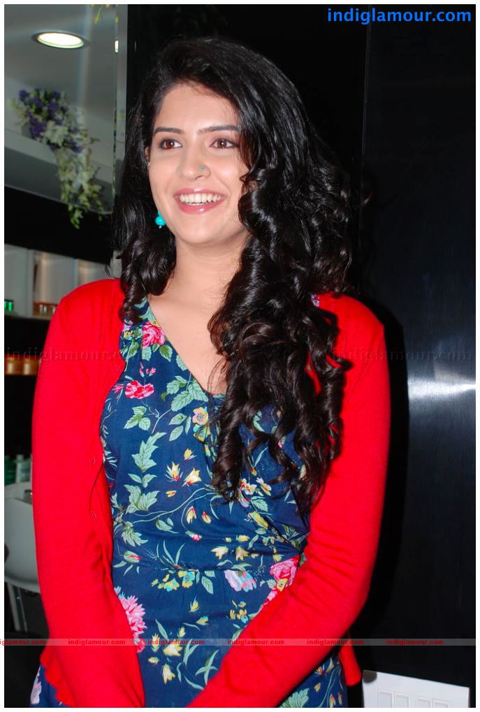 Deeksha Seth Actress hd photo