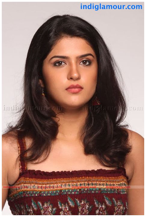 Deeksha Seth Actress hd photo