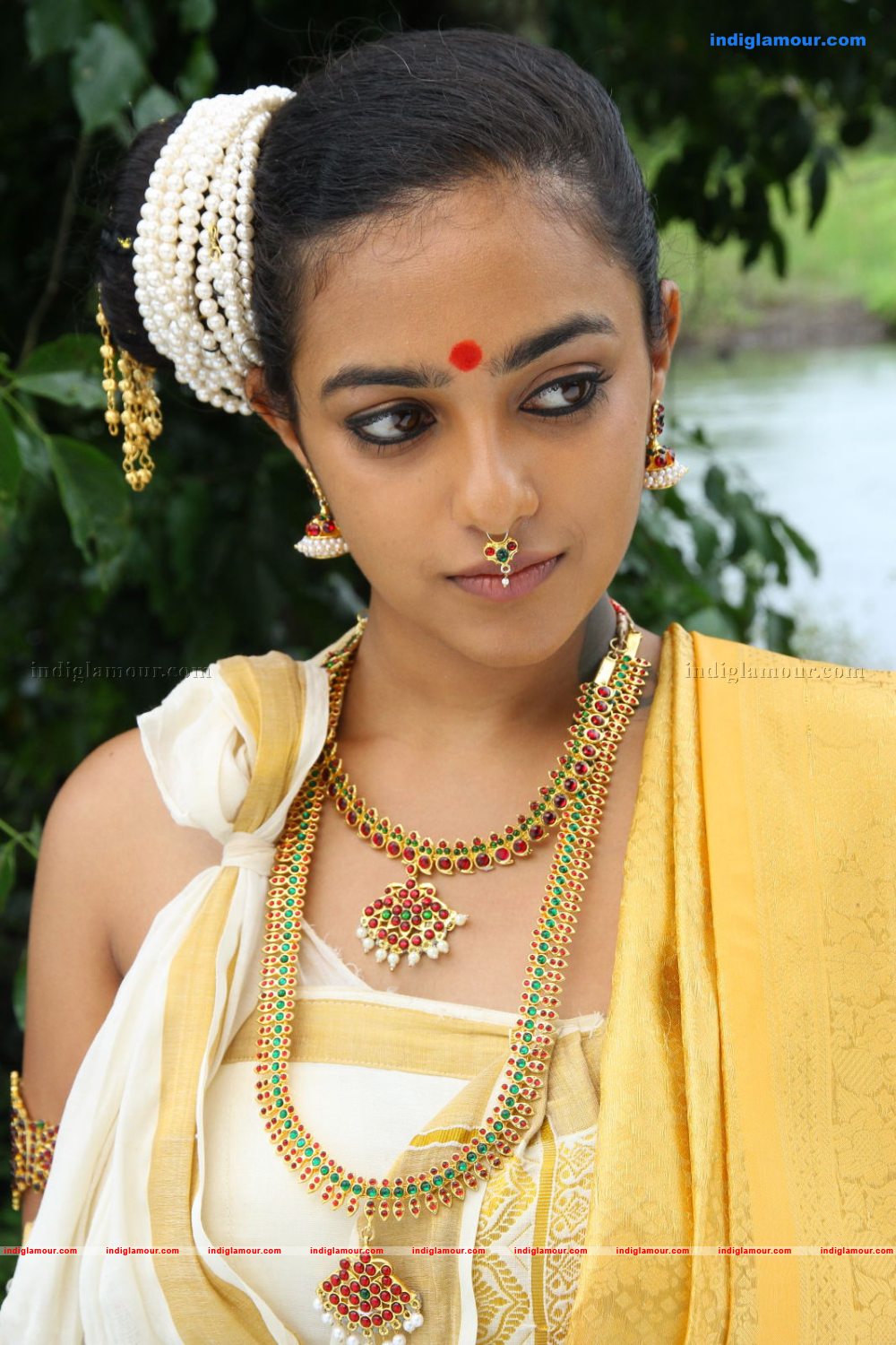 Nithya Menon Actress hd photo