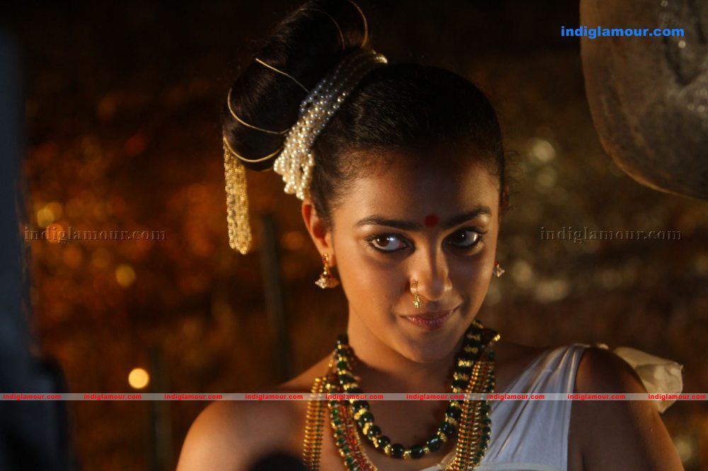 Nithya Menon Actress hd photo
