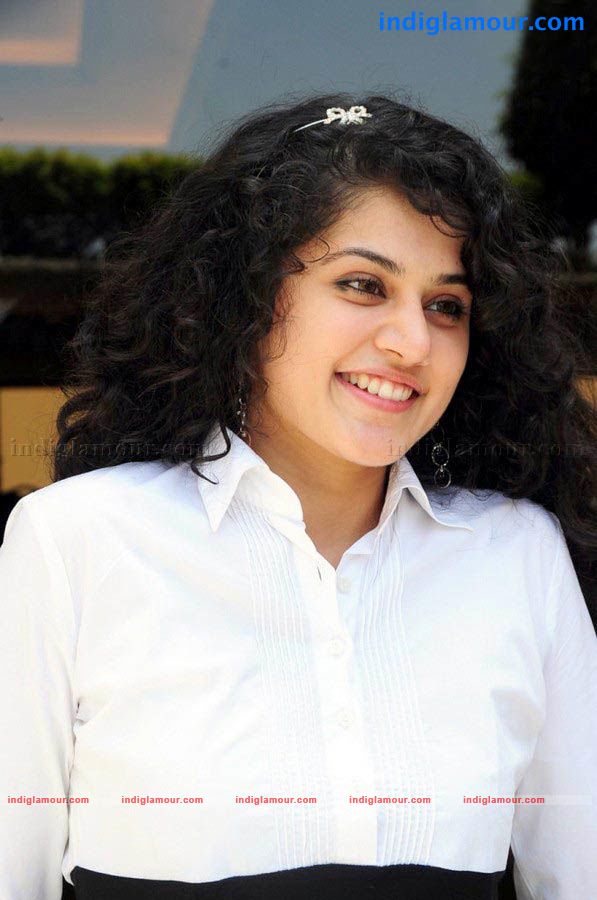 Tapsee Actress hd photo