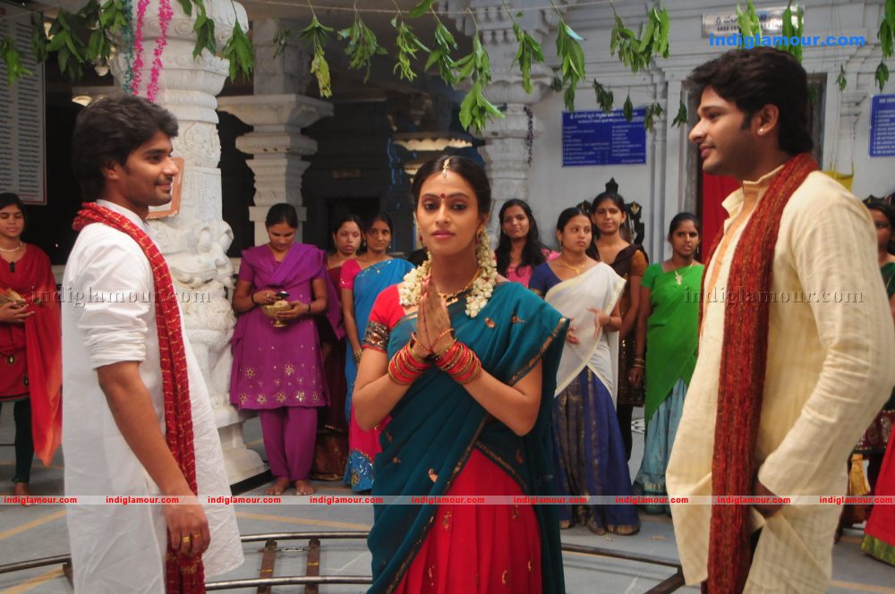 Maa Abbai Engineering Student Movie hd photo