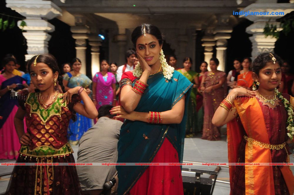Maa Abbai Engineering Student Movie hd photo