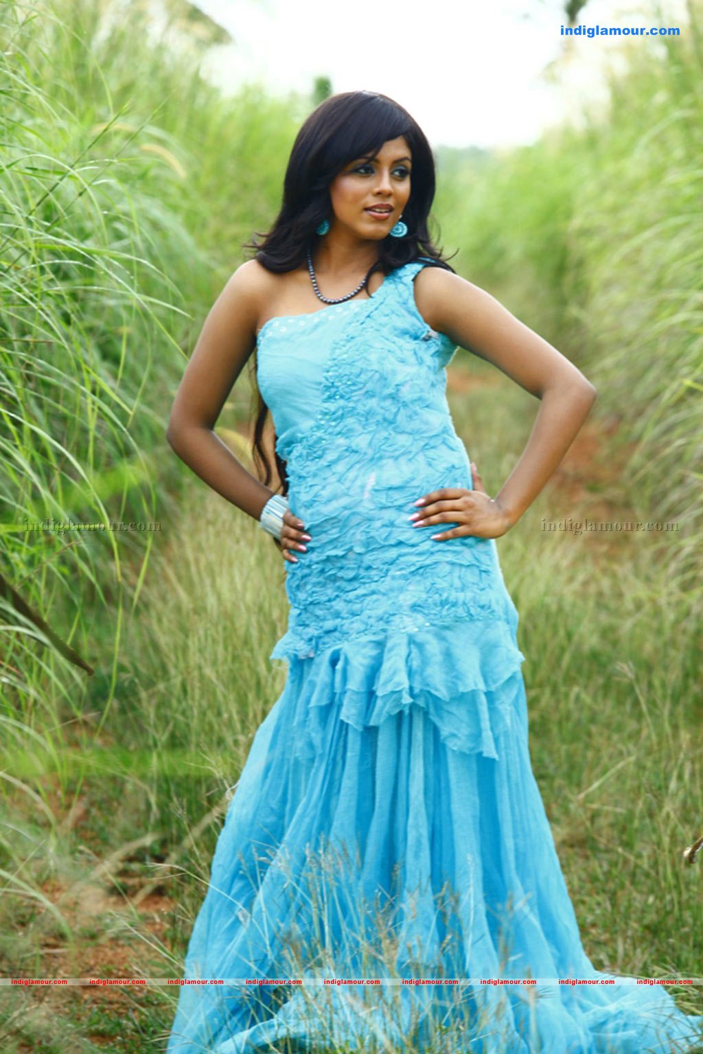 Iniya Actress hd photo