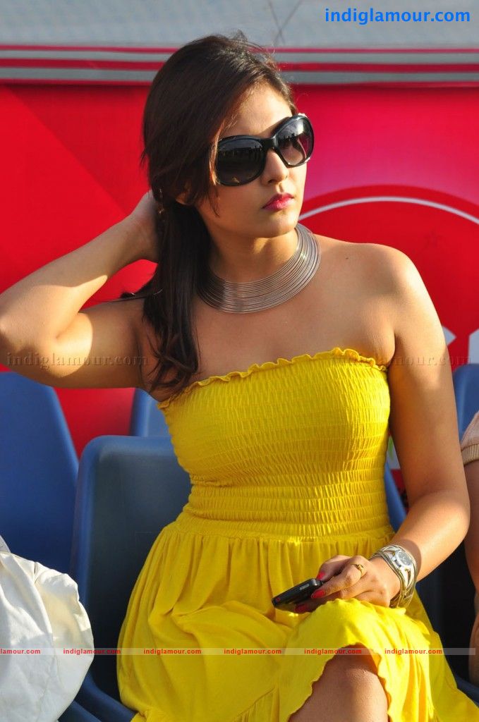 Madhu Shalini Actress hd photo