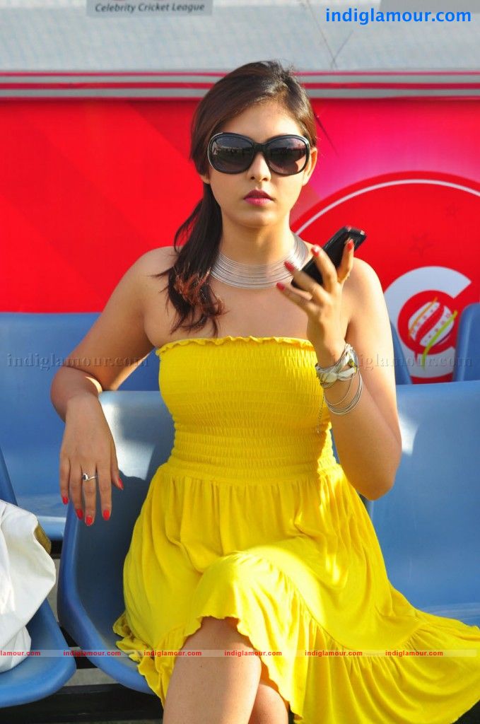 Madhu Shalini Actress hd photo