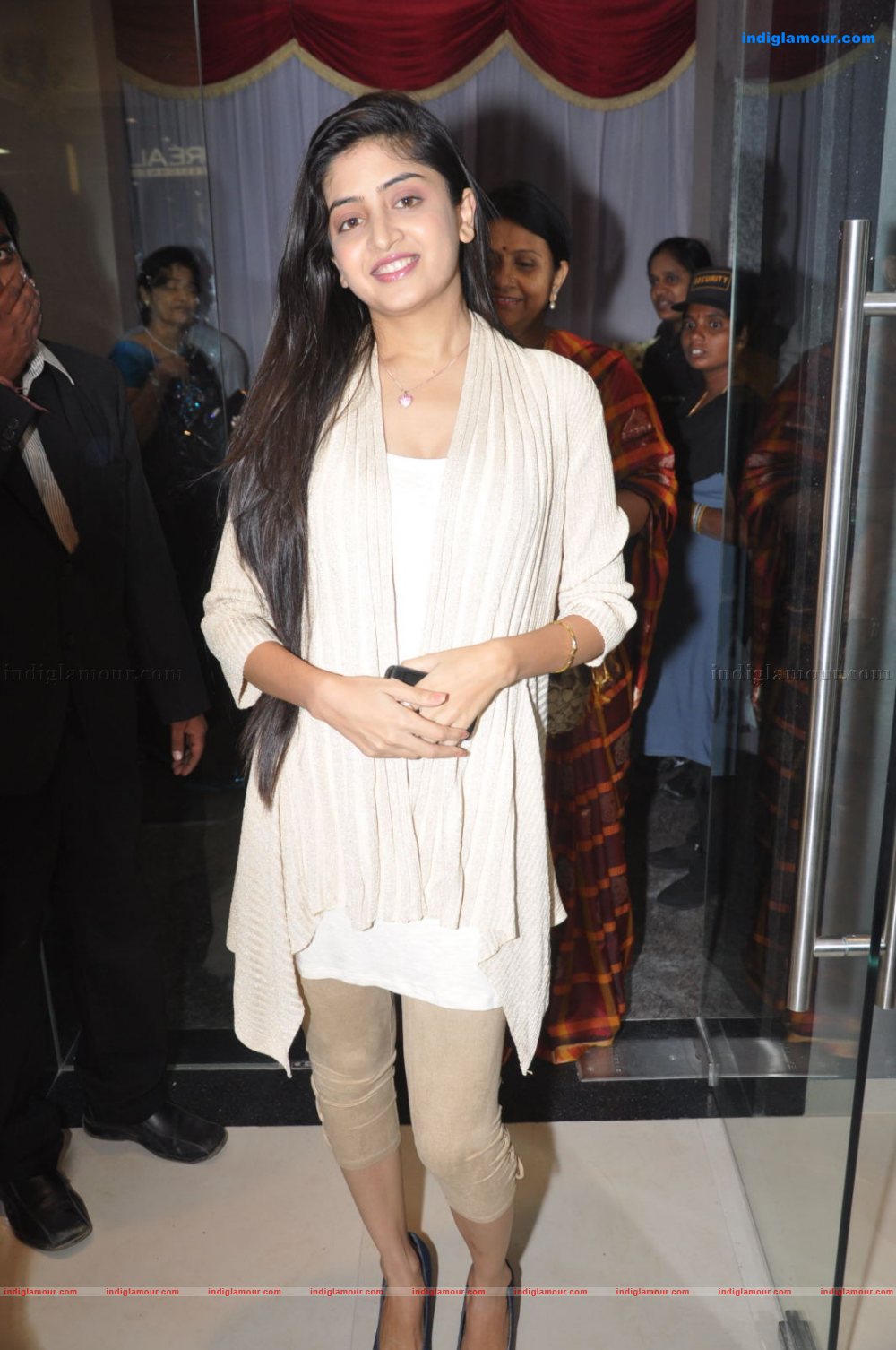 Poonam Kaur Actress hd photo