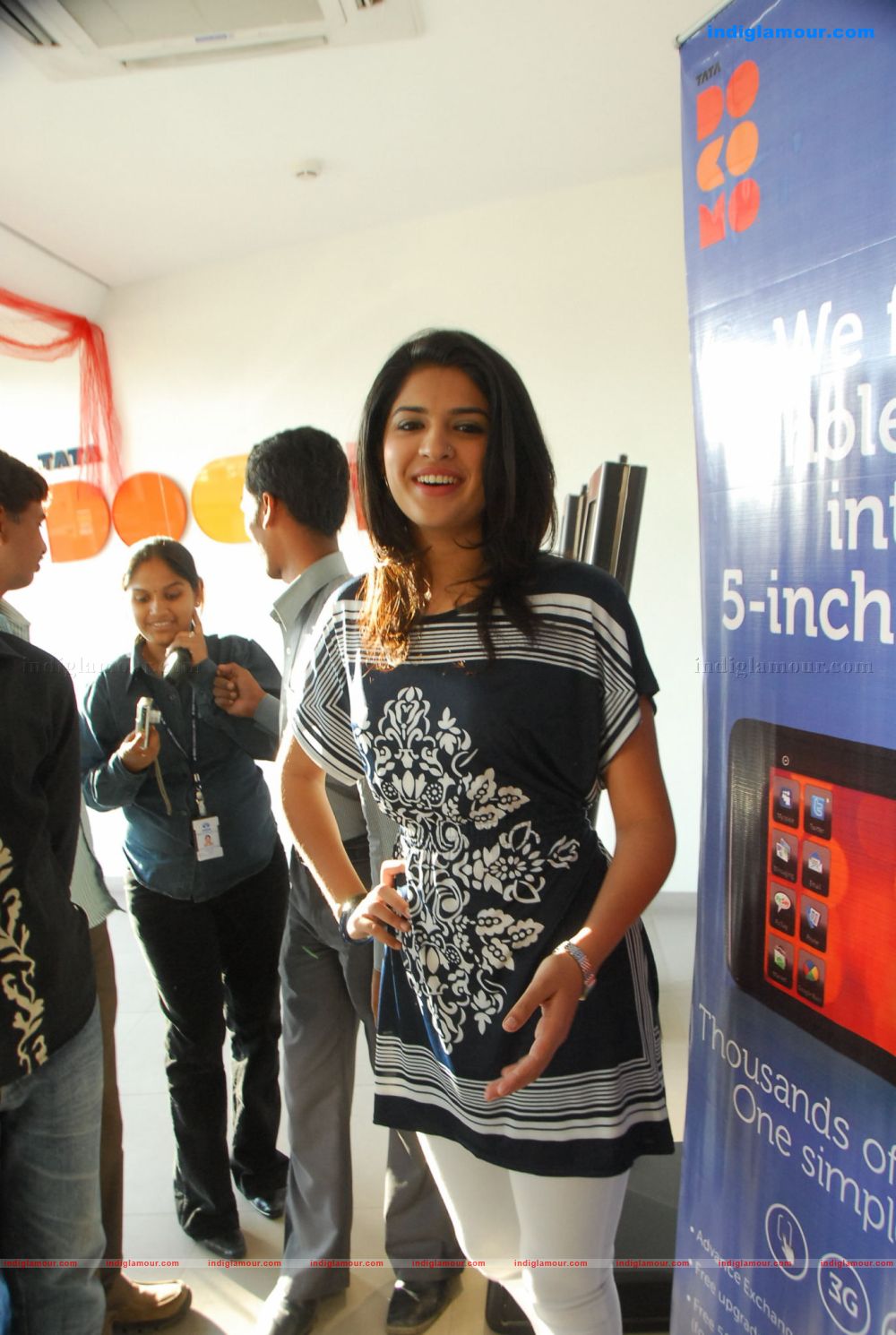 Deeksha Seth Actress hd photo