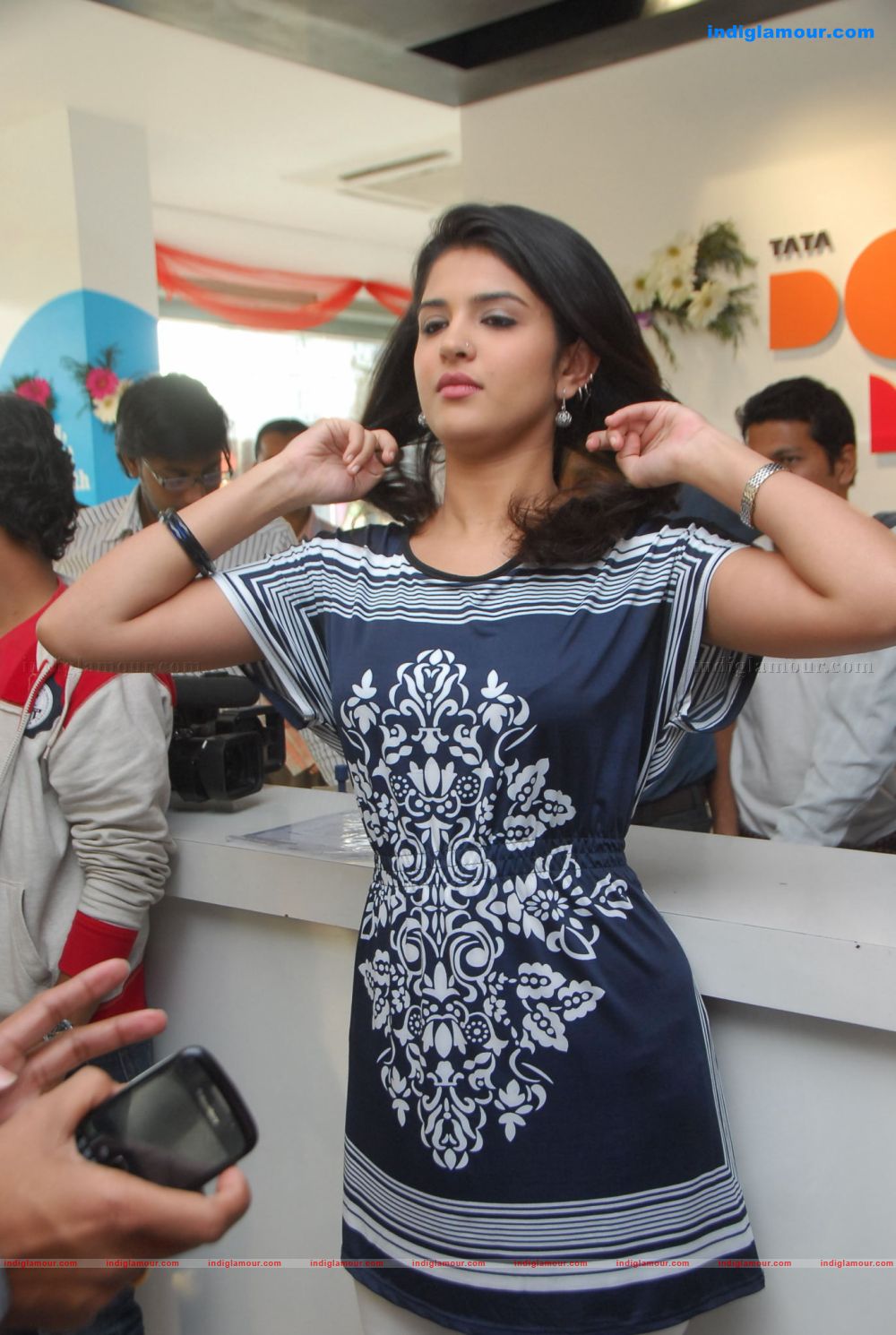 Deeksha Seth Actress hd photo