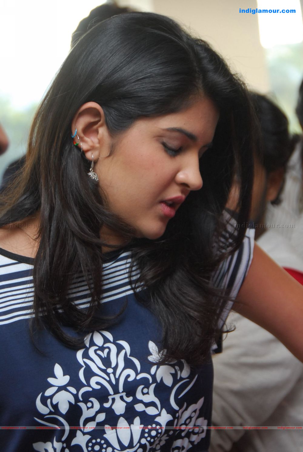 Deeksha Seth Actress hd photo