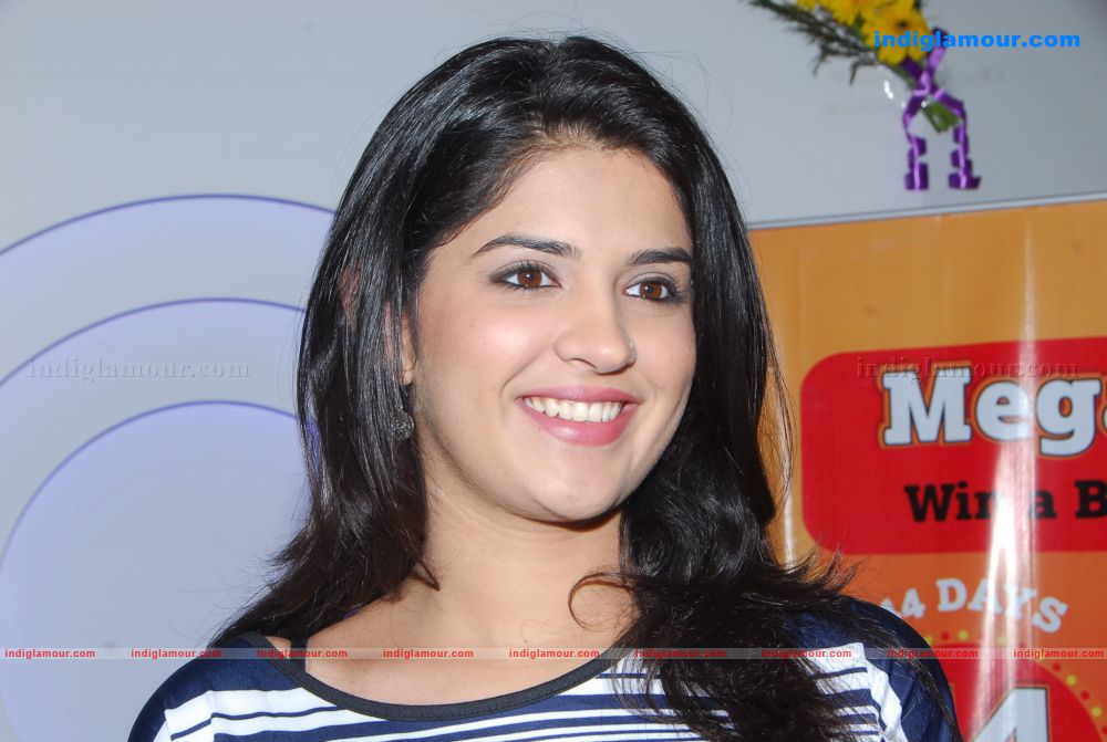 Deeksha Seth Actress hd photo