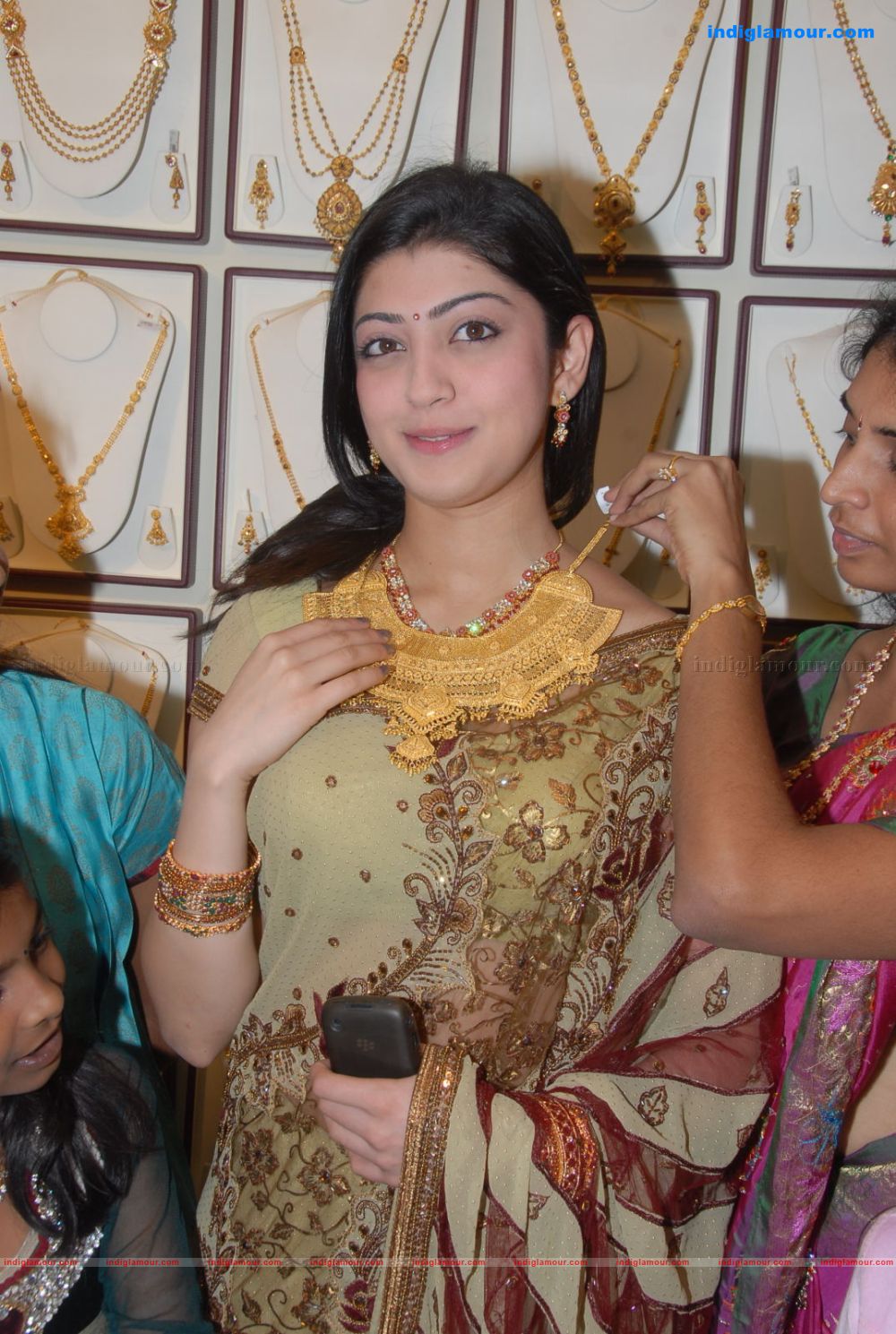 Pranitha Actress hd photo