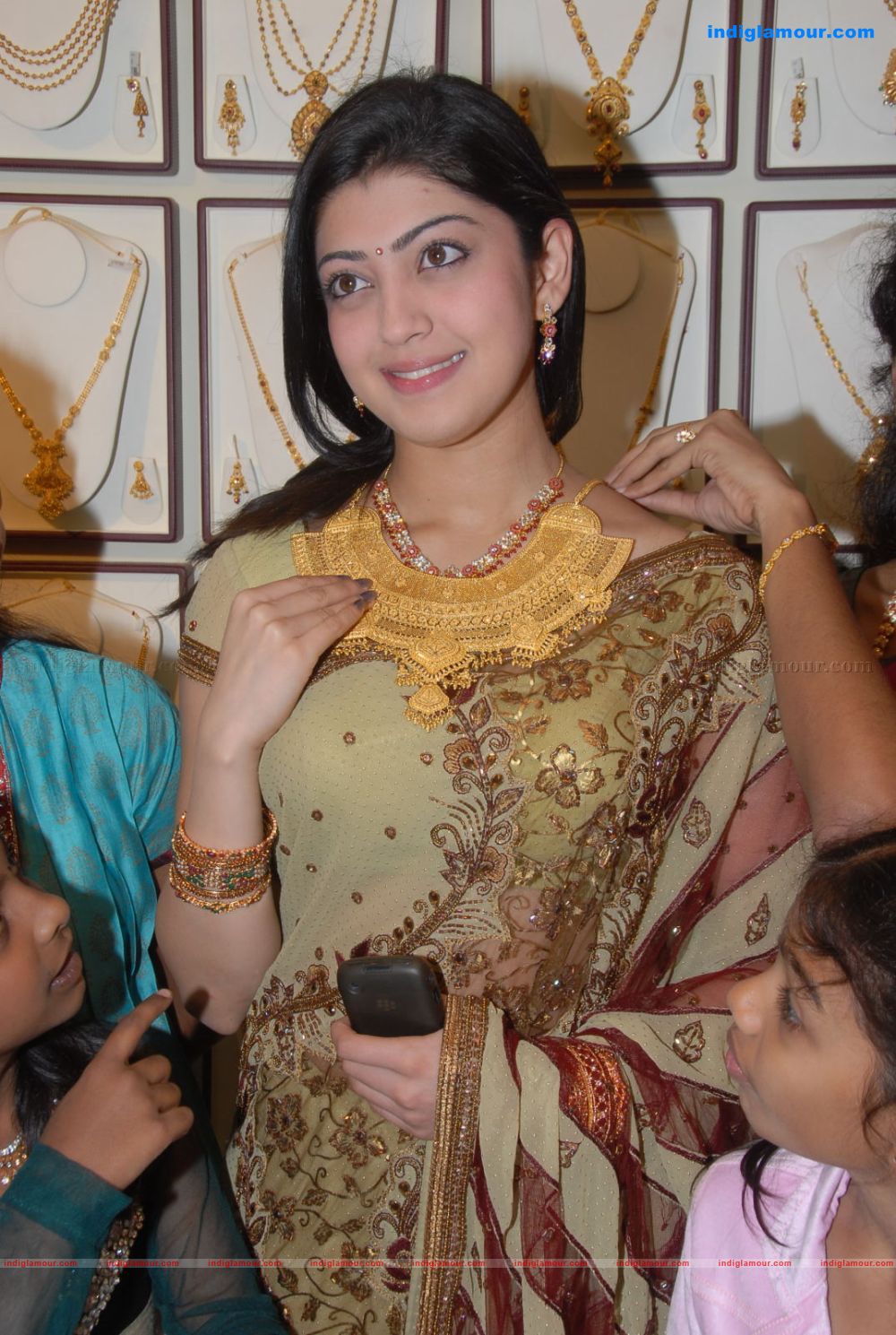 Pranitha Actress hd photo
