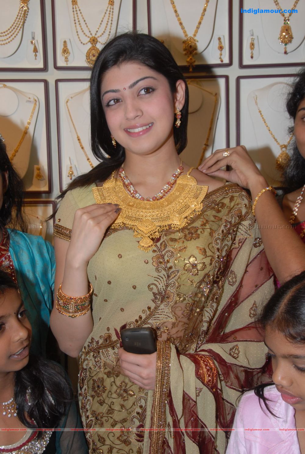 Pranitha Actress hd photo