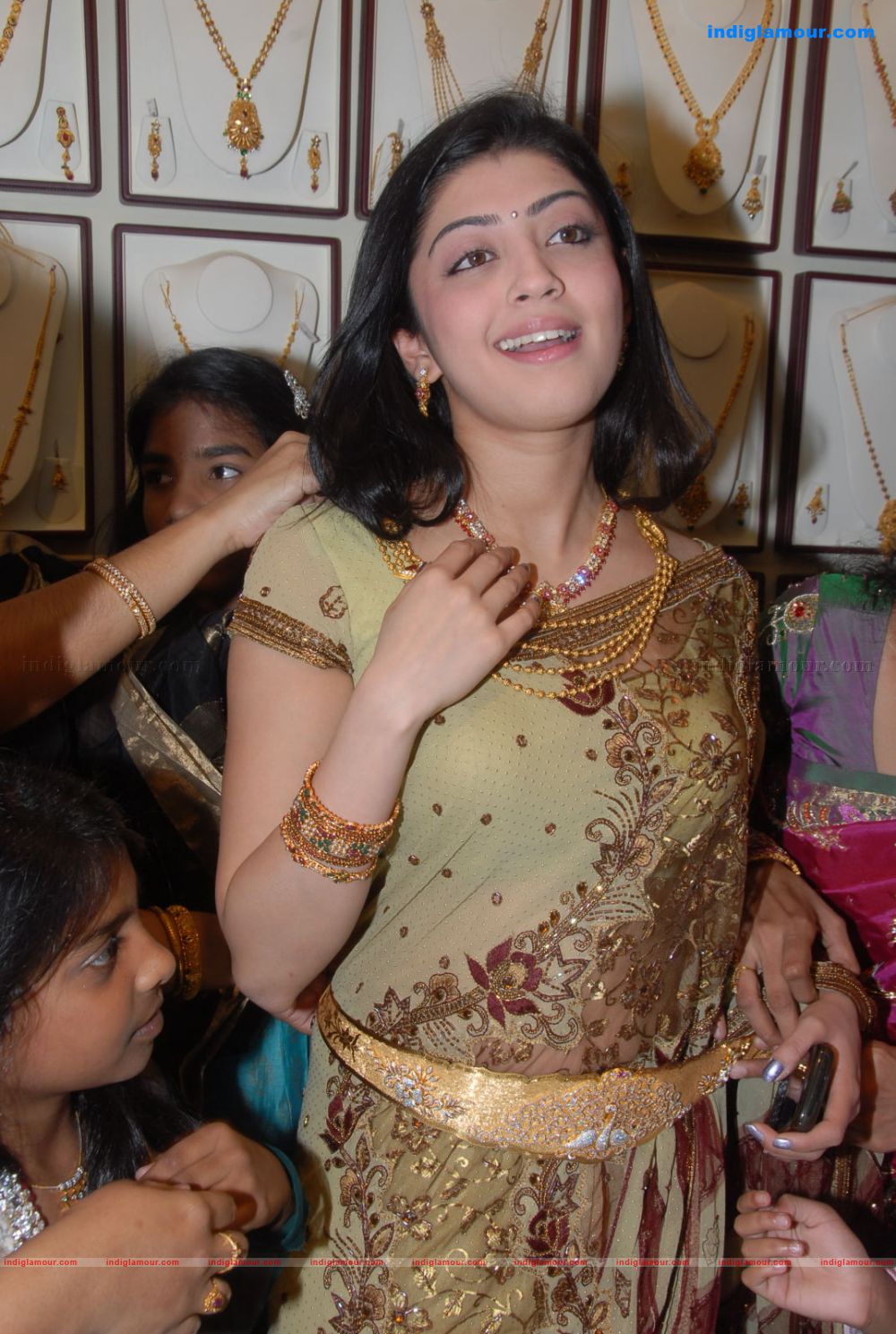 Pranitha Actress hd photo